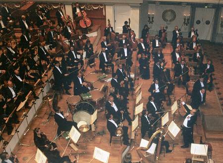 Eliahu Inbal with the Berlin Philharmonic Orchestra. Photo (c) Bill Newman