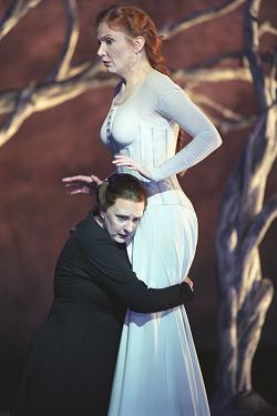 Lauren Flanagan (left) as Eglantine and Anne Schwanewilms as Euryanthe at Glyndebourne Festival Opera. Photo: Mike Hoban