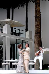 From left to right: Carmen Oprisanu (Marchesa Clarice), Raul Gimenez (Cavalier Giocondo) and Pietro Spagnoli (Macrobio) in the 2002 Rossini Opera Festival production of 'La Pietra Paragone'. Photo © Amati Bacciardi