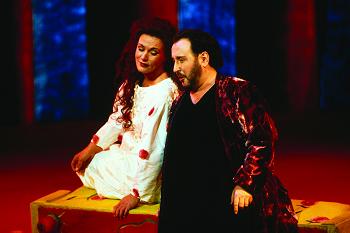 Waltraud Meier as Isolde with Jon Fredric West as Tristan at the Bavarian State Opera. Photo: Wilfried Hösl/BSO