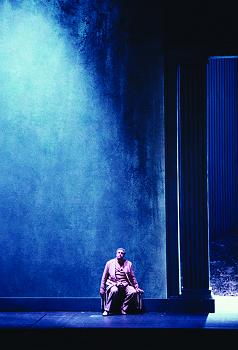 Thomas Moser as the imprisoned Florestan in the BSO première of Beethoven's 'Fidelio'. Photo: Wilfried Hösl/BSO