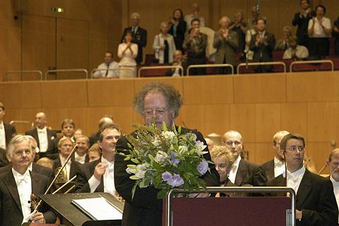 James Levine (with Helmut Nicolai rear-left). Photo: courtesy Munich Philharmonic