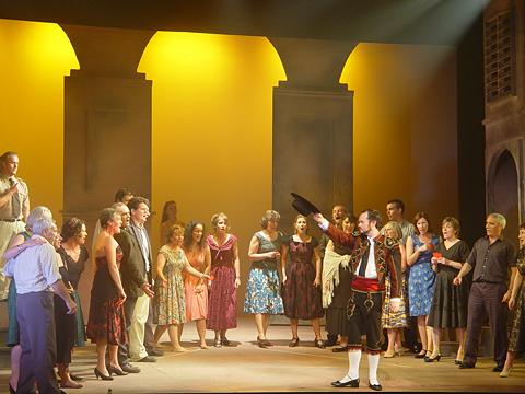 Escamillo (Paul Carey Jones), now Carmen's new boyfriend, greets the chorus outside the bull ring. Photo © 2004 John Credland