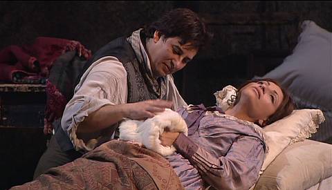 Marcelo Álvarez as Rodolfo with Cristina Gallardo-Domâs as the dying Mimi at the end of Act IV. DVD still frame © 2003 Rai Trade