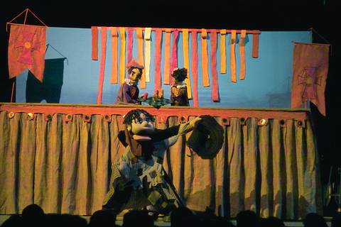 Bob Brown Puppets' staging of Manuel de Falla's 'Master Peter's Puppet Show'. Photo © 2005 Walter H Scott