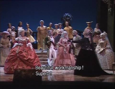 Adriana (Joan Sutherland, right) shows the bracelet to The Princess of Bouillon (Heather Begg) in Act 2. DVD screenshot © Opus Arte