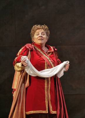 Ewa Podles in the title role of the San Diego Opera production of Handel's 'Giulio Cesare in Egitto'. Photo © 2006 Ken Howard