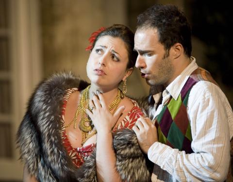 Teuta Koço as Lubanara and Leigh Melrose as Lubano. Photo © 2006 Johan Persson