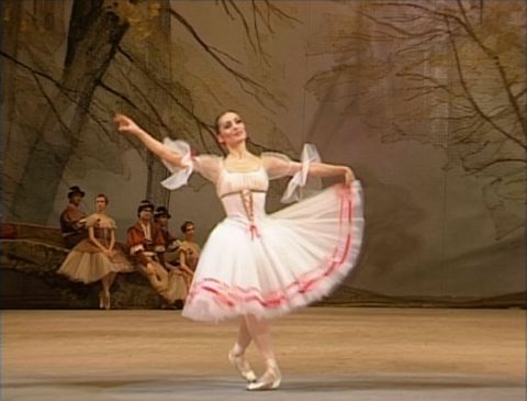 Natalia Bessmertnova in the title role of Adam's 'Giselle'. DVD screenshot © 2003 EuroArts Music International GmbH