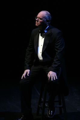 Martin Gardner in 'Pierrot's Tanzlied' from Erich Wolfgang Korngold's 'Die Tote Stadt'. Photo © 2007 Robert Millard