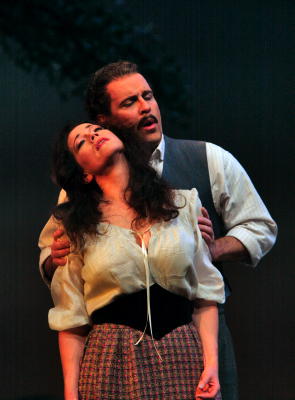 Elizabeth Futral as Nedda and Scott Henricks as Sylvio, in 'I Pagliacci' at San Diego Opera. Photo © 2008 Ken Howard 