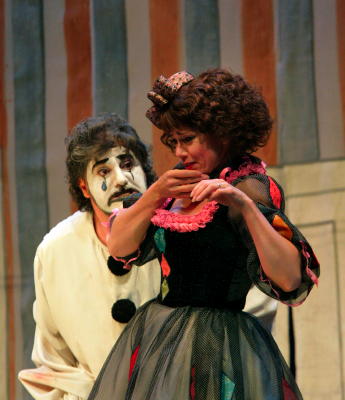 José Cura as Canio and Elizabeth Futral as Nedda, in 'I Pagliacci' at San Diego Opera. Photo © 2008 Ken Howard 