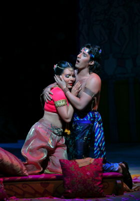 Ekaterina Siurina as Leïla and Charles Castronovo as Nadir in San Diego Opera's production of 'The Pearl Fishers'. Photo © 2008 Ken Howard