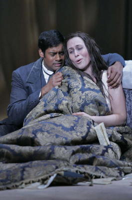 Alexandra Deshorties as Violetta and Sean Panikkar as Alfredo in the final scene of 'La Traviata'. Photo © 2008 Scott Humbert