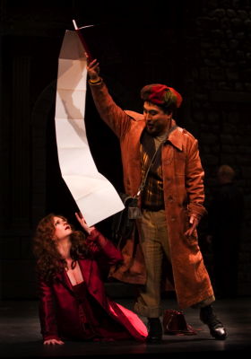 Erin Elizabeth Smith as Donna Elvira and Andrew Gangestad as Leporello in Arizona Opera's production of 'Don Giovanni'. Photo © 2009 Tim Fuller